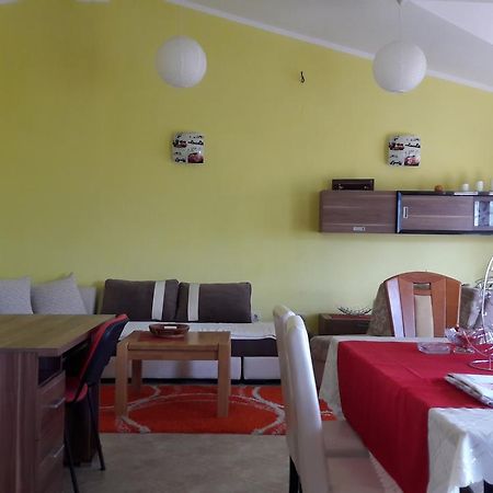 Porodicni Apartman แฮร์เซ็ก-โนวี ภายนอก รูปภาพ