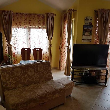 Porodicni Apartman แฮร์เซ็ก-โนวี ภายนอก รูปภาพ