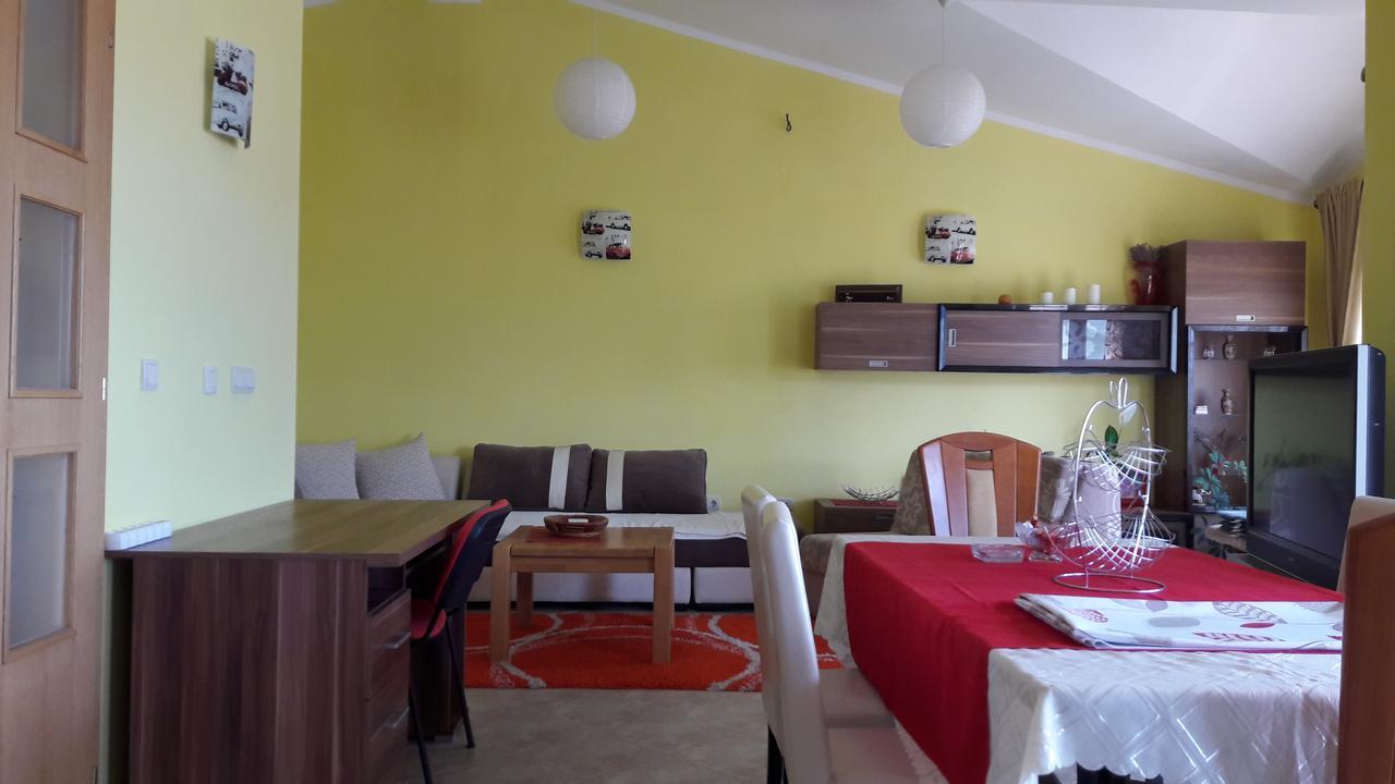 Porodicni Apartman แฮร์เซ็ก-โนวี ภายนอก รูปภาพ