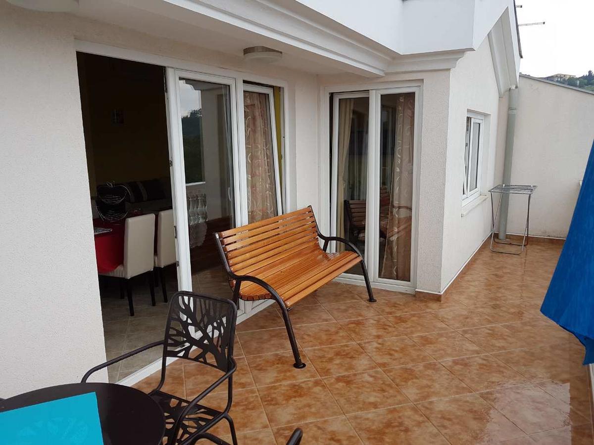 Porodicni Apartman แฮร์เซ็ก-โนวี ภายนอก รูปภาพ