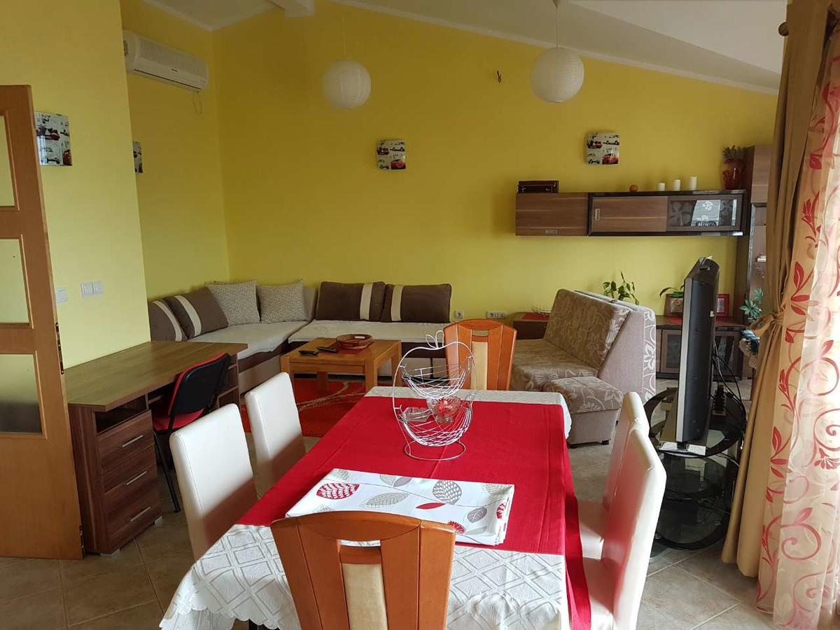 Porodicni Apartman แฮร์เซ็ก-โนวี ภายนอก รูปภาพ