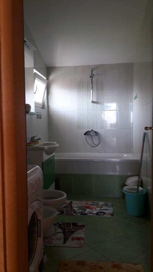 Porodicni Apartman แฮร์เซ็ก-โนวี ภายนอก รูปภาพ